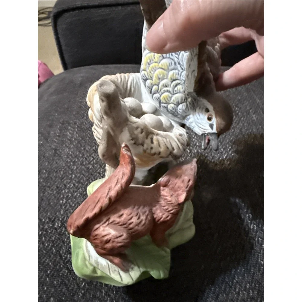 Vintage Bird Guarding Egg Nest From Squirrel Animals Figurine 8